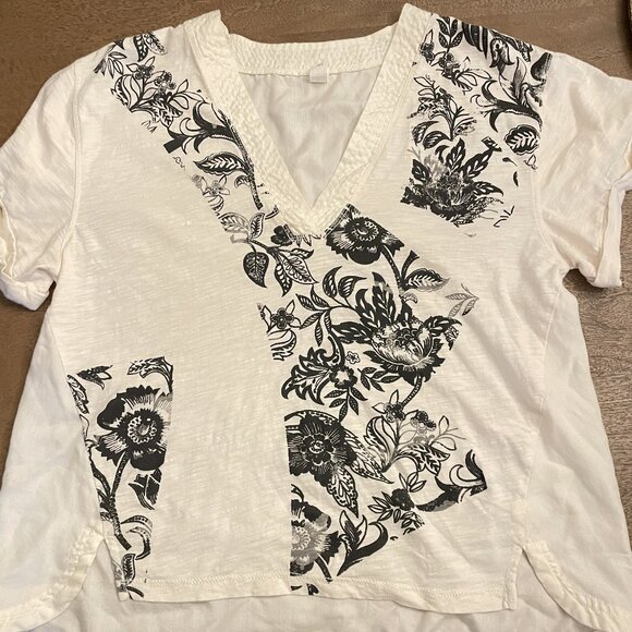 Black&Cream Colored, V-Neck Short-Sleeve Top- Pre Loved Anthroplogie - Picture 4 of 12